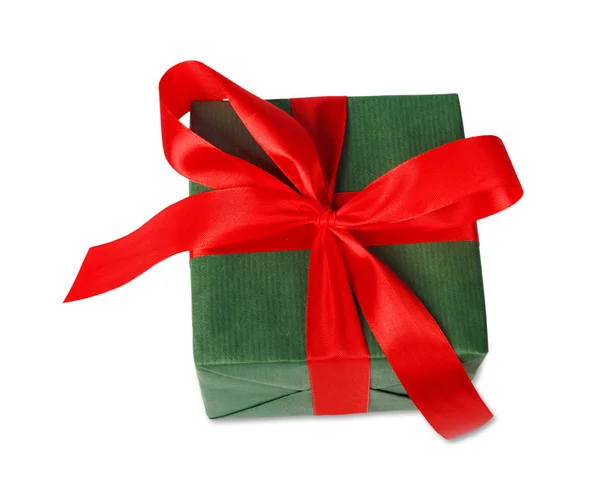 在绿色的纸上白色孤立圣诞节节日礼品盒 — 图库照片