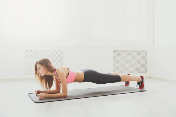 Fitness woman plank training indoors — Stock Photo, Image