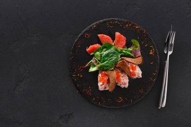 Gurme deniz ürünleri snack üzerinde siyah plaka Üstten Görünüm