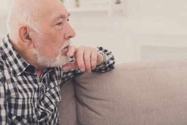 Dalgın yaşlı adam portre, kopya alanı