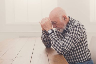 Masada, kopya alanı oturan dalgın yaşlı adam