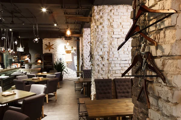 Modern Restoran, loft tarzı iç