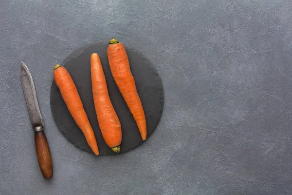 Rustik kayrak taş plaka ile havuç, kopya alanı