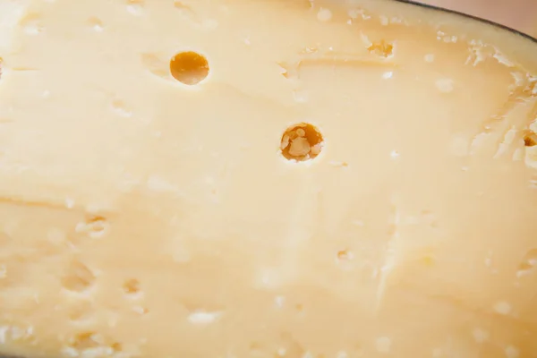 Жорсткий старий сир крупним планом — стокове фото