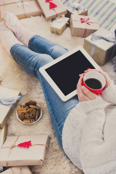 Tablet ile online alışveriş kadın