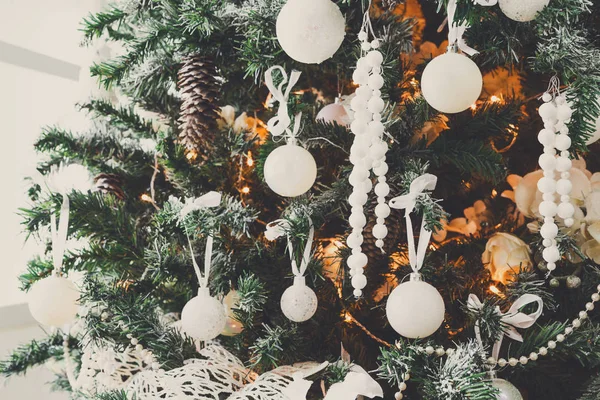 Σύγχρονη χριστουγεννιάτικο δέντρο διακόσμηση υποβάθρου — Φωτογραφία Αρχείου