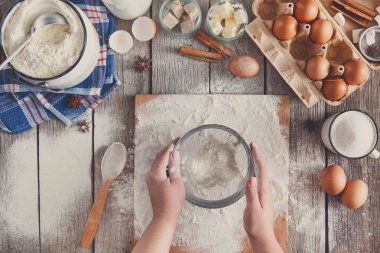 Elemek un rustik ahşap zemin üzerine Üstten Görünüm