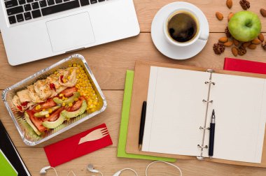 Sağlıklı gıda teslim, diyet yemek ile öğle yemeği kutusu