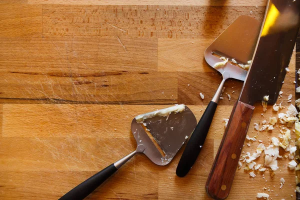 Cheese knives on rustic wood background, copy space — Stock Photo, Image
