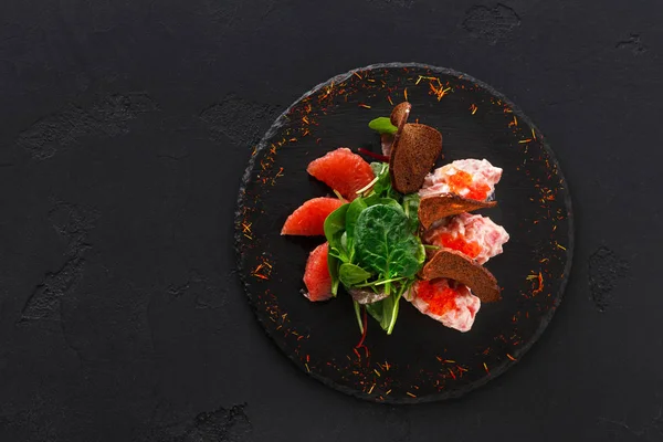 Gurme deniz ürünleri snack üzerinde siyah plaka Üstten Görünüm