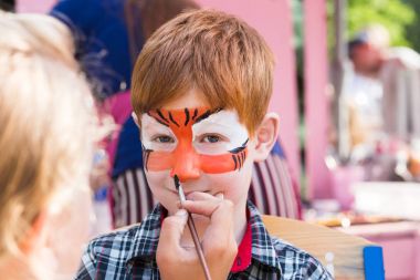 Çocuk çocuk yüz boyama, Kaplan gözü işlem yapma