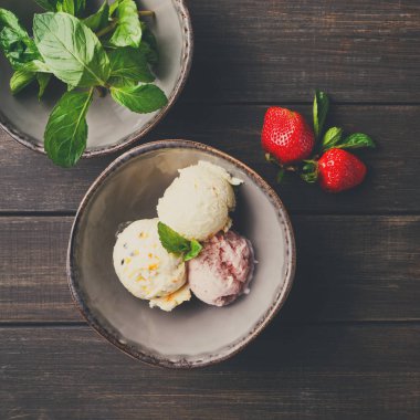 Çeşitli dondurma kaşık toz kase en iyi görünümü