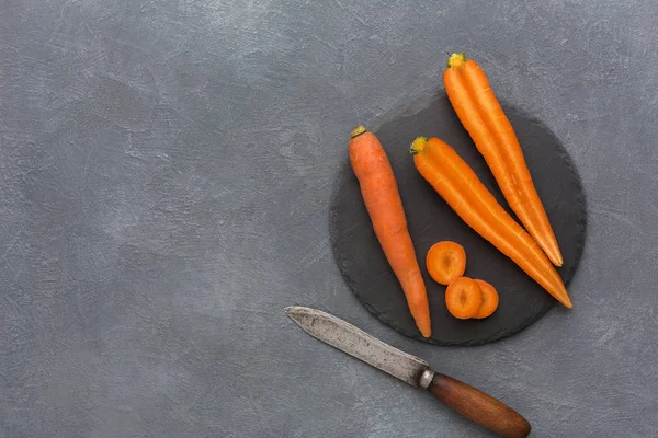 Rustik kayrak taş plaka ile havuç, kopya alanı