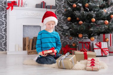 Yakışıklı Santa şapka çıkartıyorum Noel hediyesi