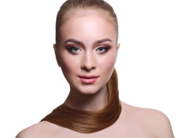 Beyaz arka plan, moda çekim güzellik modeli