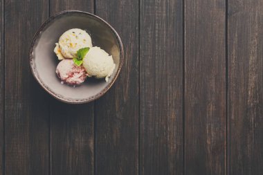 Çeşitli dondurma kaşık toz kase en iyi görünümü