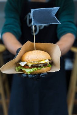 Sığır eti ile sokak fast food festival, hamburger