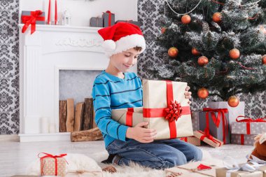 Yakışıklı Santa şapka çıkartıyorum Noel hediyesi