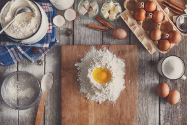 Yemek pişirme, yumurta ve un için malzemeler