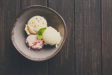 Çeşitli dondurma kaşık toz kase en iyi görünümü