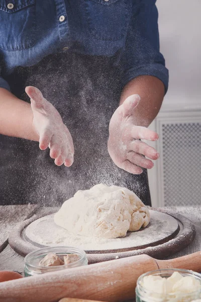 Woman baker knead and sprinkle yeast dough with eggs and flour — Stock Photo, Image