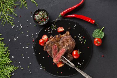 Karanlık plaka, üstten görünüm üzerinde nadir kaburga eti.