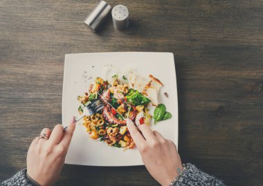 Salata sebze ve ahtapot en iyi manzaralı yemek
