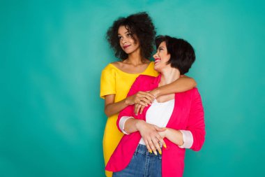 Azur studio arka plan eğlenceli sahip iki kız arkadaşım