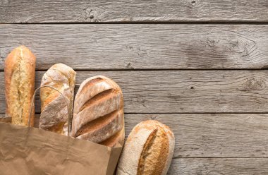 Ekmek fırın arka plan. Kahverengi ve beyaz buğday tahıl somun comp