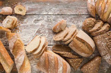 Ekmek fırın arka plan. Kahverengi ve beyaz buğday tahıl somun comp