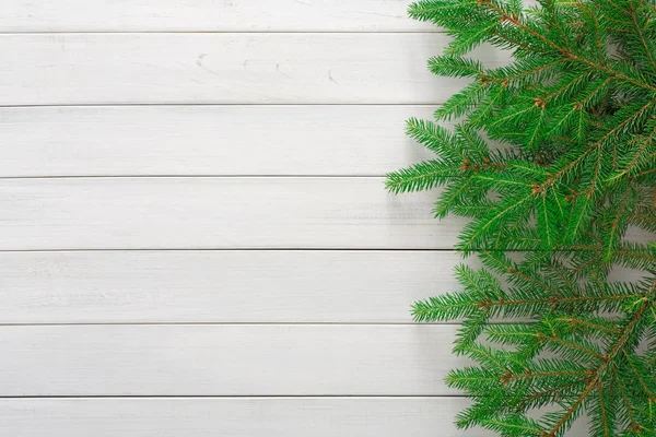 Noel ağacı dalları arka planda