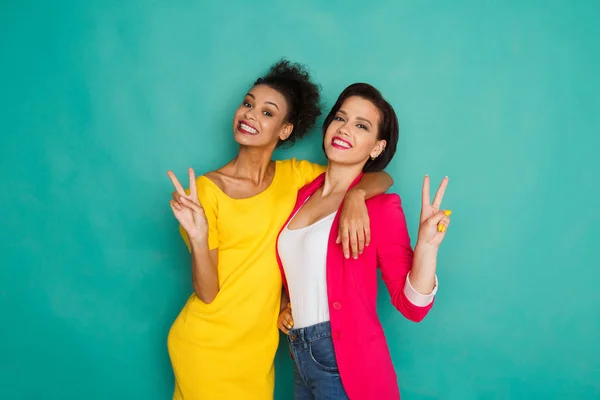 Two girlfriends having fun at azur studio background — Stock Photo, Image