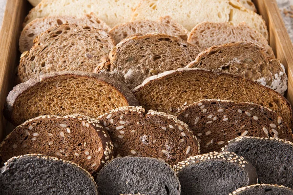 Fırın kavramı. Dilimlenmiş ekmek arka plan bol