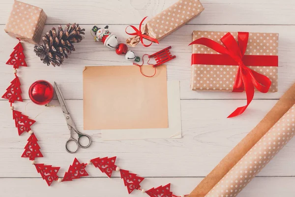 Yaratıcı hobi. Noel hediyesi kutusuna yapmak için el yapımı Araçlar