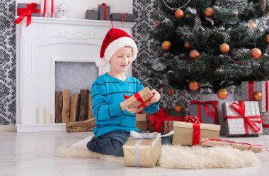 Yakışıklı Santa şapka çıkartıyorum Noel hediyesi