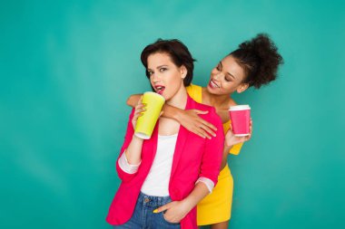 Azur studio arka plan eğlenceli sahip iki kız arkadaşım