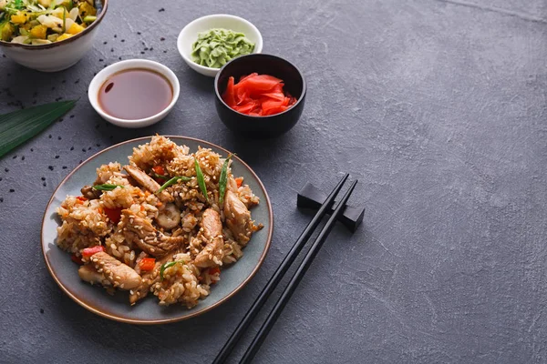 Sığır eti teriyaki pirinç yay, kopya alanı ile