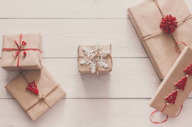 Noel hediyeler ve presents Kraft kağıt, üst arka plan görüntüleme