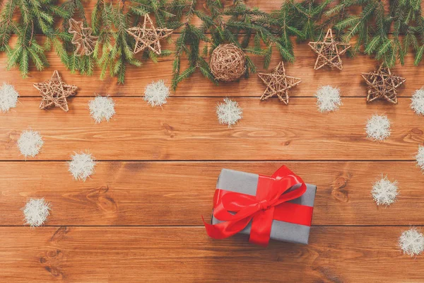 Decoração de Natal, caixa de presente e fundo de quadro grinalda — Fotografia de Stock