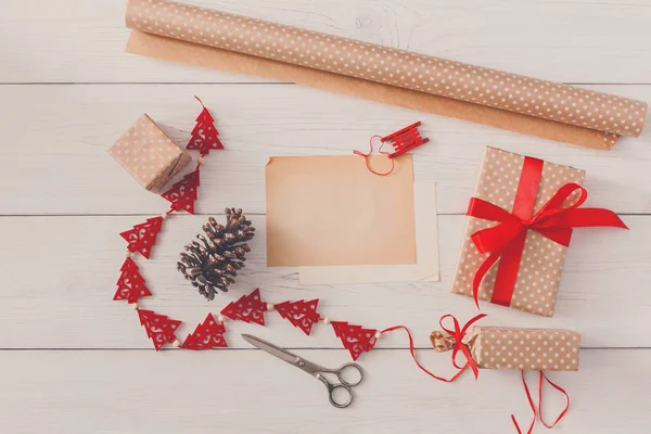 Yaratıcı hobi. Noel hediyesi kutusuna yapmak için el yapımı Araçlar