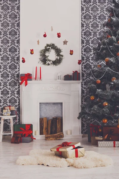 Cadeaux de Noël sous arbre, concept de vacances — Photo