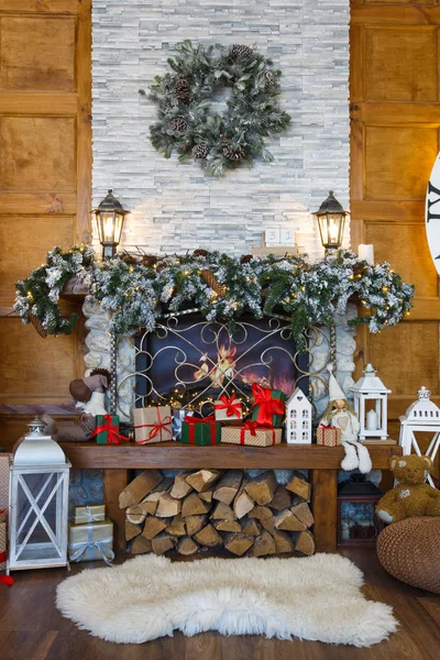 Cozy christmas interior with decorated fireplace — Stock Photo, Image