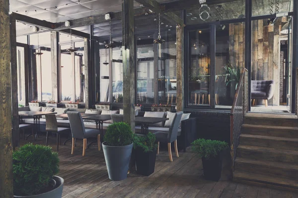 Rahat Restoran, loft tarzı iç