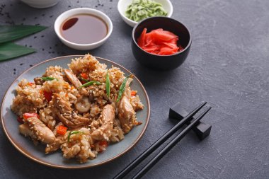 Sığır eti teriyaki pirinç yay, kopya alanı ile