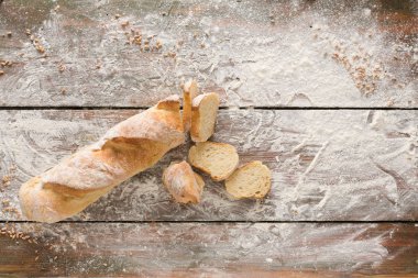 Fırın kavramı arka plan. Beyaz dilimlenmiş ekmek ve bıçak