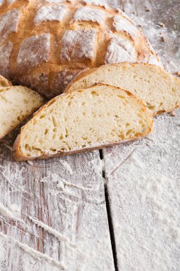 Fırın kavramı. Dilimlenmiş beyaz ekmek arka plan bol