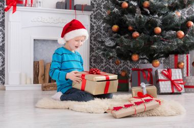 Yakışıklı Santa şapka çıkartıyorum Noel hediyesi