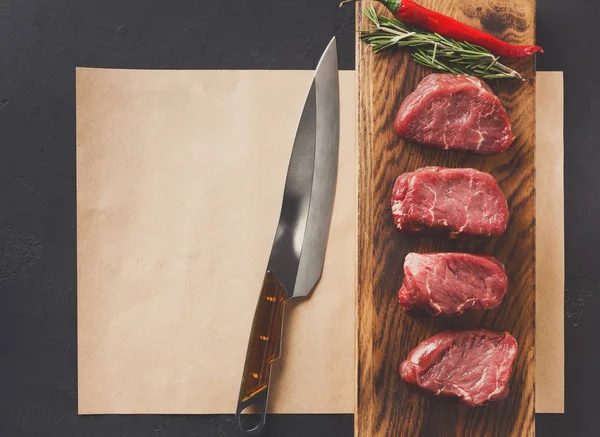 Raw beef filet mignon steaks on wooden board and craft papper — Stock Photo, Image