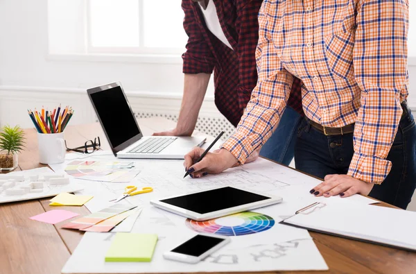 Projede çalışan tanınmaz tasarımcıları