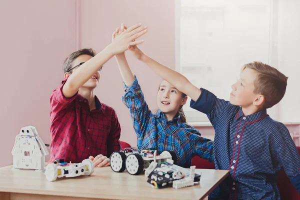 Stem education. Kids creating robots, success — Stock Photo, Image